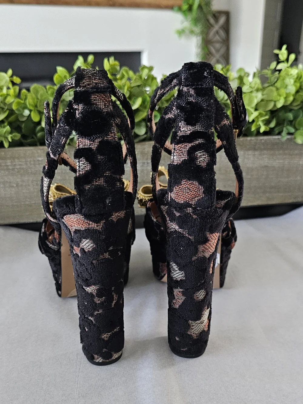 Kurt Geiger Black Velvet Platform Sandals w/Gold Crystal Bows Women's Sz 6 & 10 - Picture 4 of 10